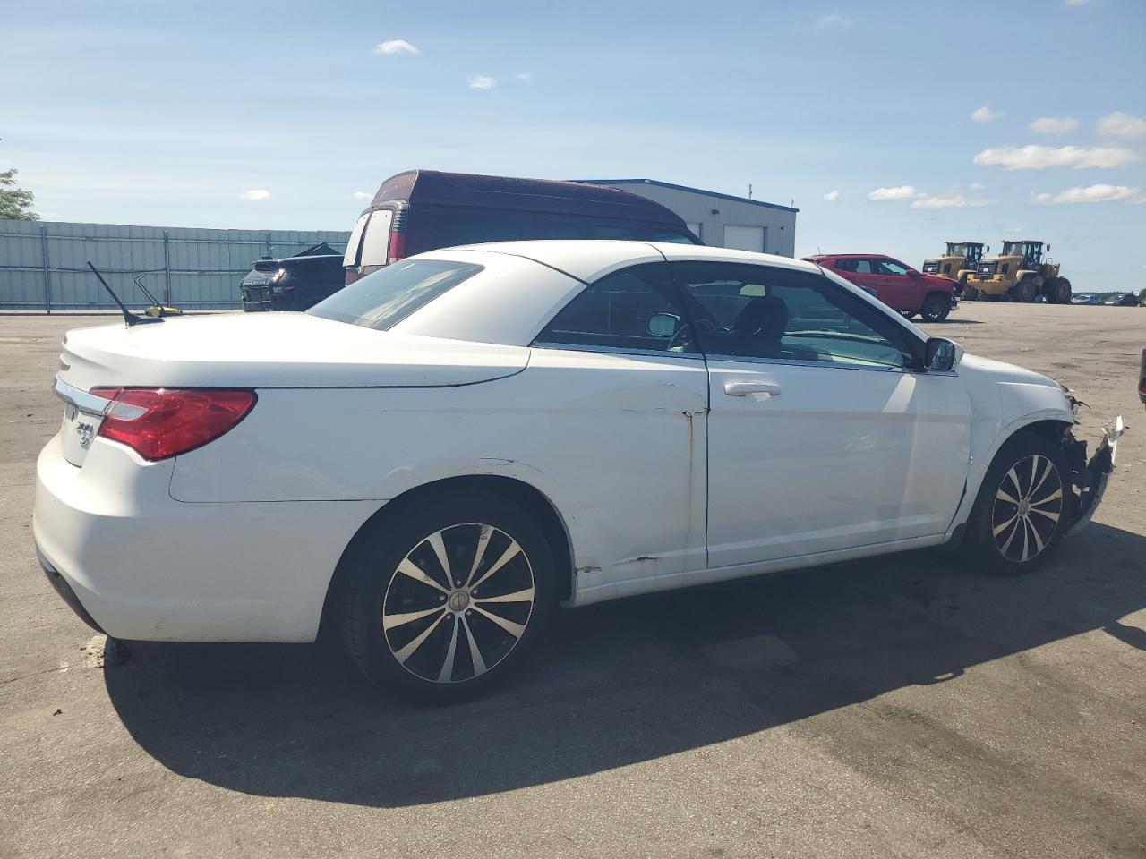 2013 Chrysler 200 S VIN: 1C3BCBGG8DN532723 Lot: 69561024