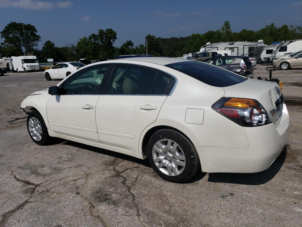 2011 Nissan Altima - Image 2