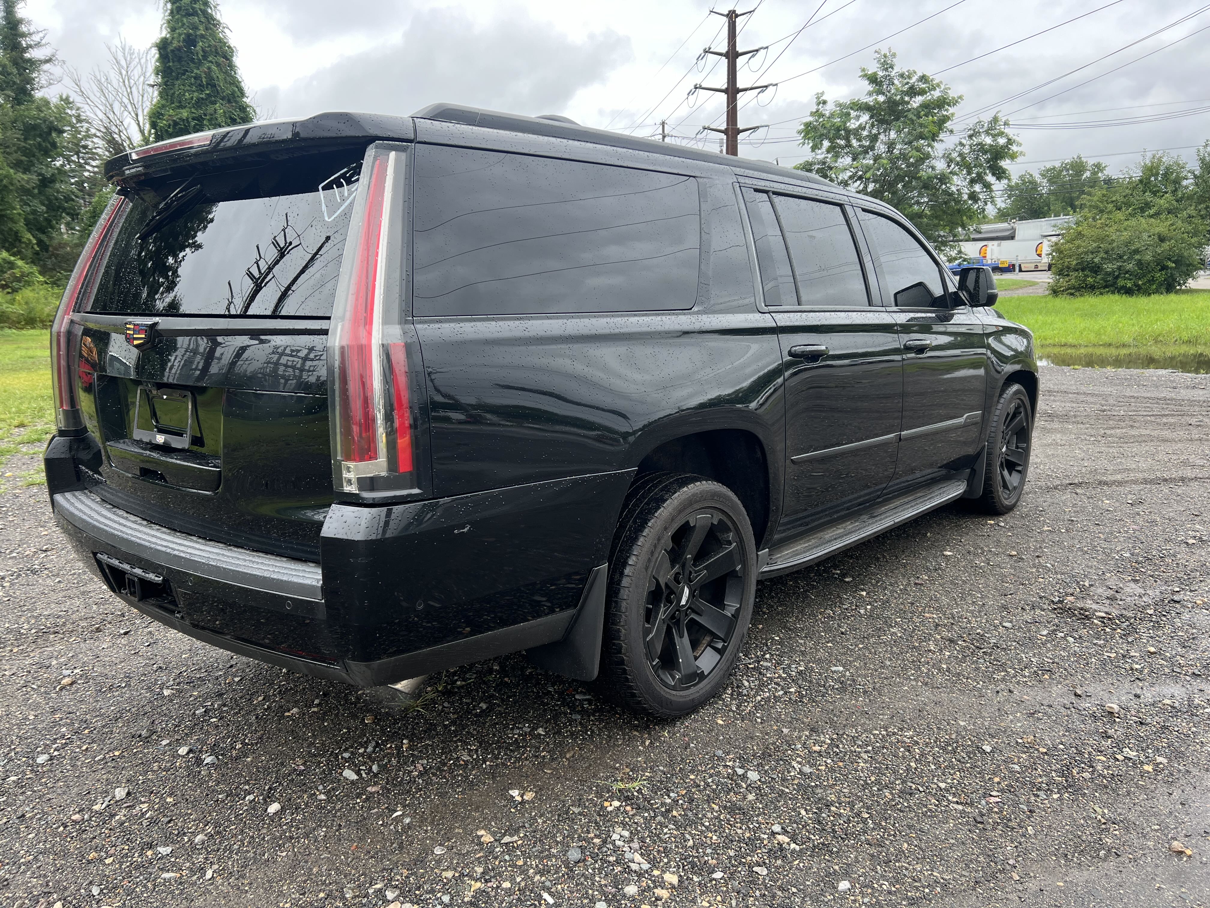 2017 Cadillac Escalade Esv Luxury vin: 1GYS4HKJ1HR137032