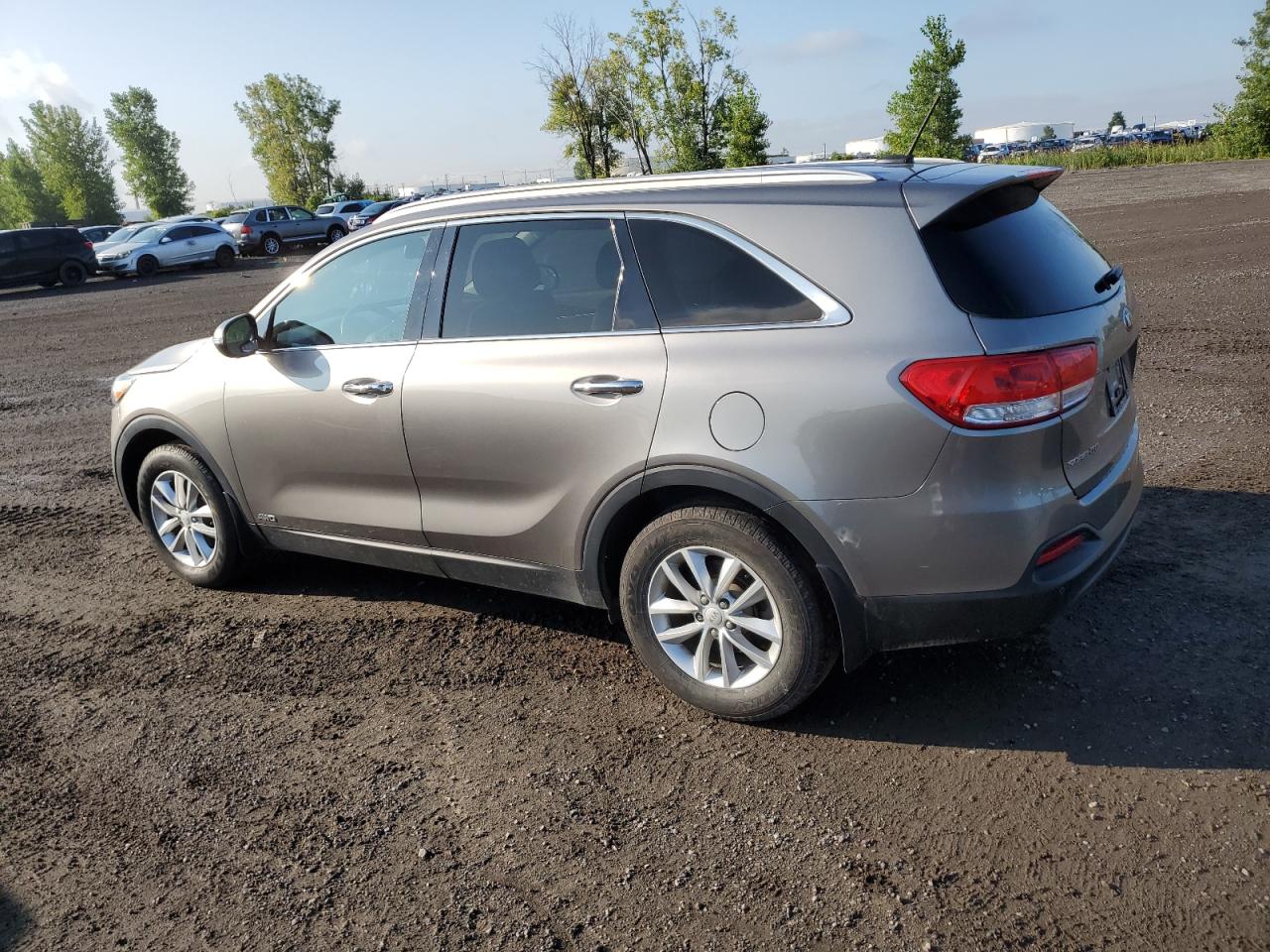 5XYPGDA18GG183659 2016 KIA SORENTO - Image 2