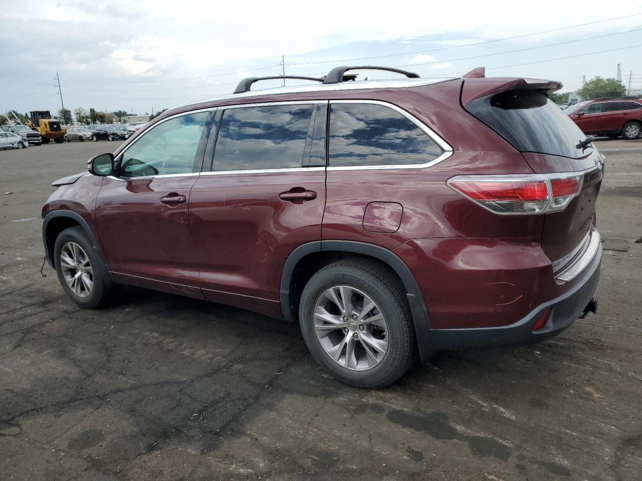 5TDJKRFH6FS223973 2015 TOYOTA HIGHLANDER - Image 2