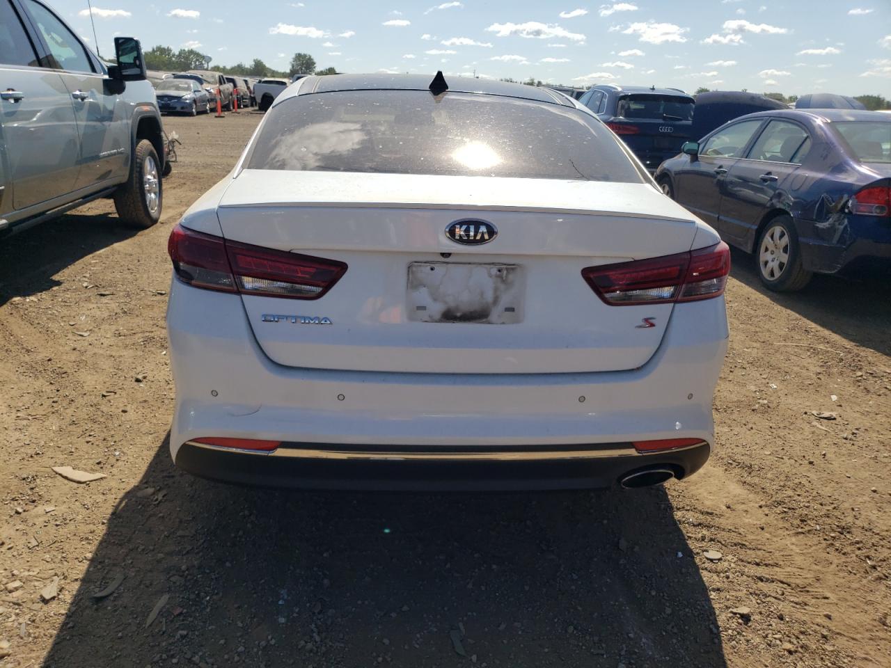 5XXGT4L3XJG196063 2018 Kia Optima Lx