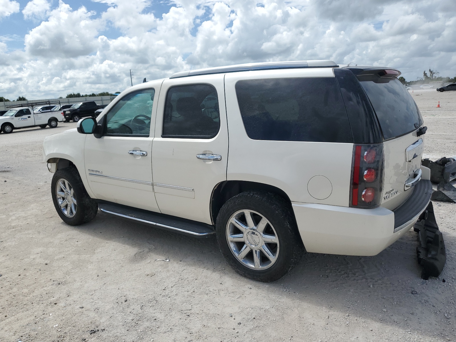 2013 GMC Yukon Denali vin: 1GKS1EEF2DR261278