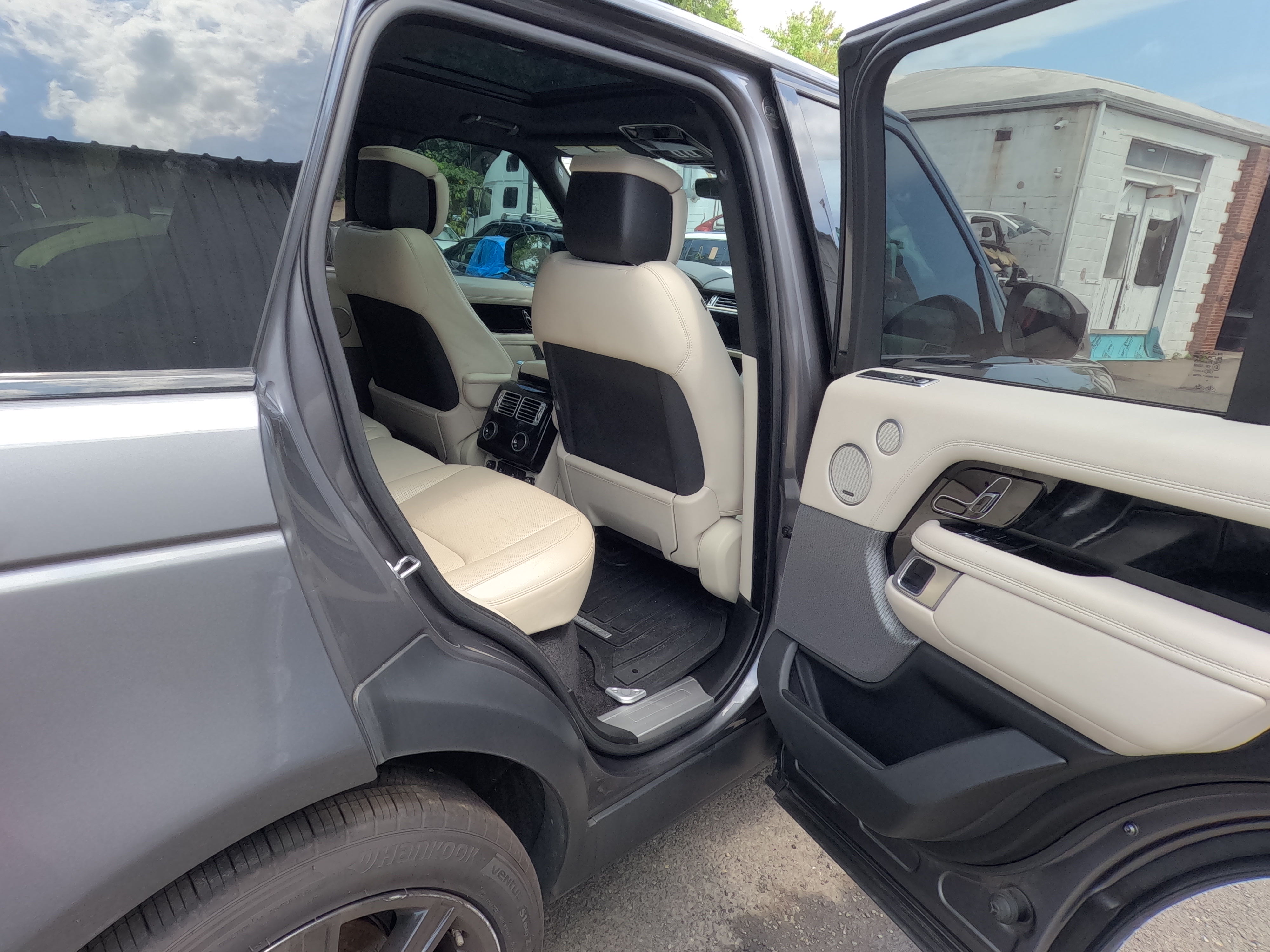 2018 Land Rover Range Rover Supercharged vin: SALGS2RE9JA385131