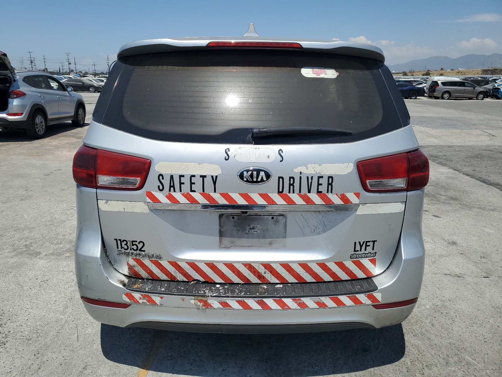 KNDMA5C12H6273451 2017 Kia Sedona L