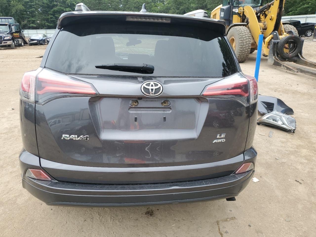 JTMBFREV0HJ712532 2017 Toyota Rav4 Le