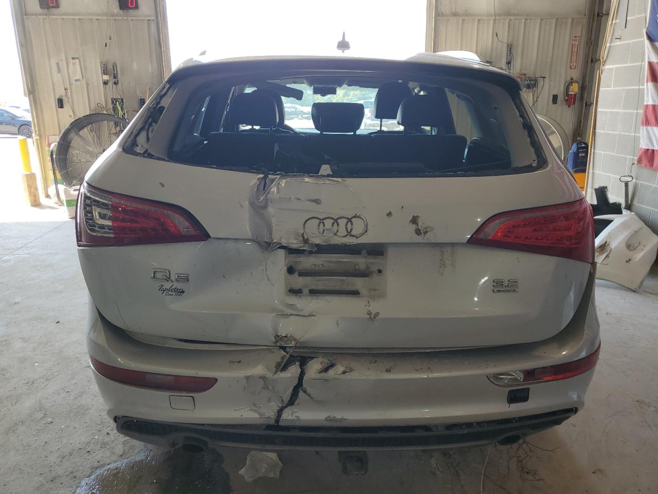 WA1DKAFP0BA044996 2011 Audi Q5 Premium Plus