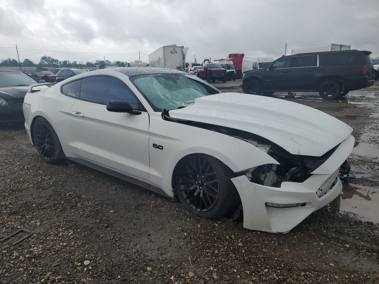 VIN 1FA6P8CF4K5147745 2019 FORD MUSTANG no.4