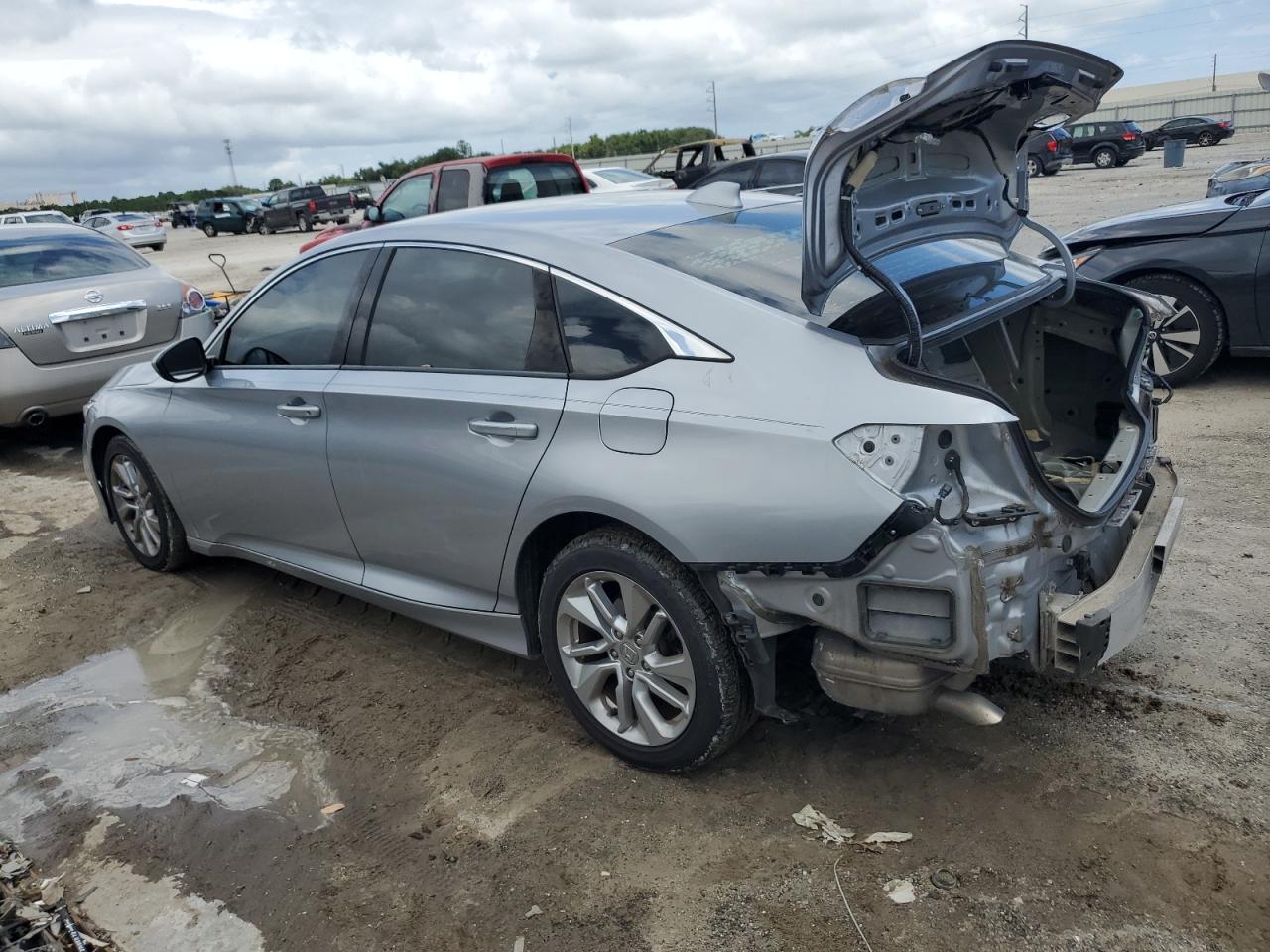 1HGCV1F11JA051864 2018 HONDA ACCORD - Image 2