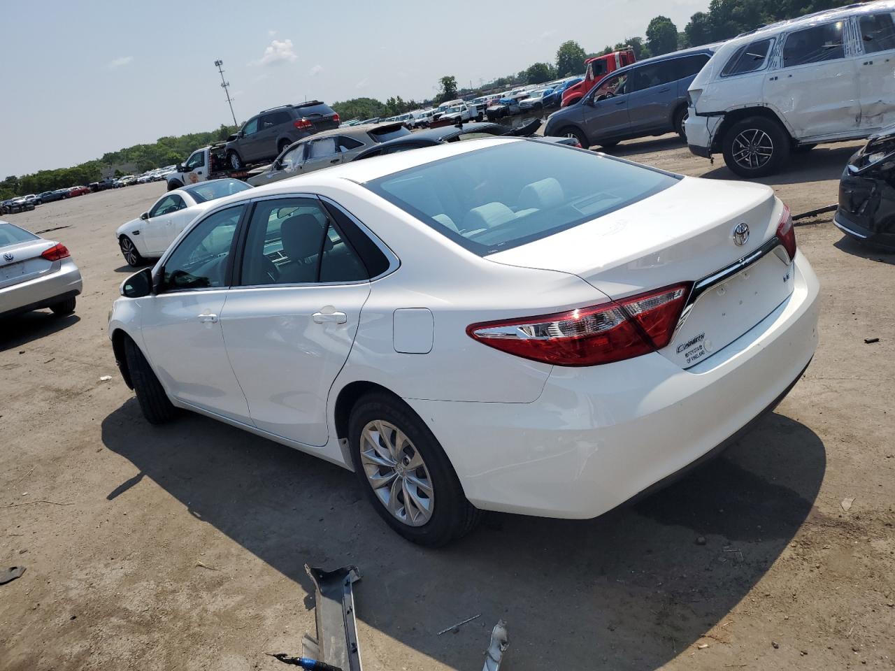 4T4BF1FK4FR493917 2015 TOYOTA CAMRY - Image 2