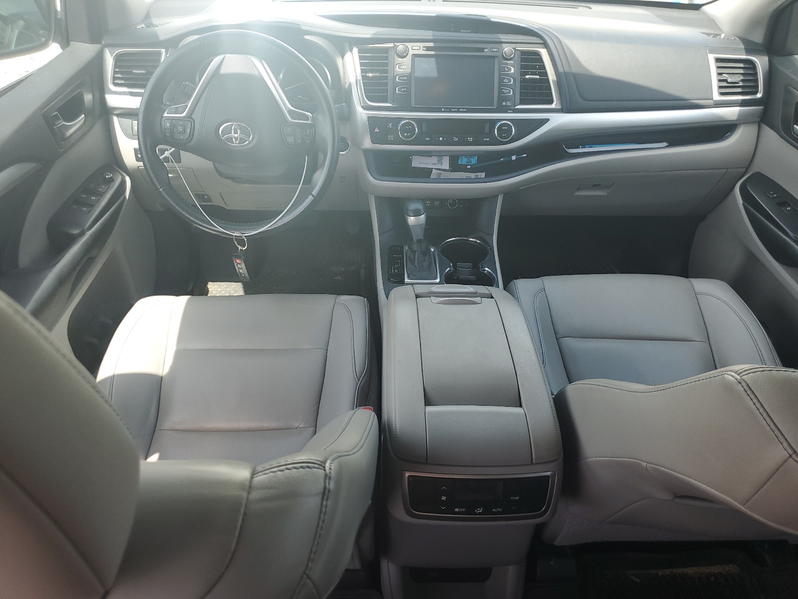 5TDKZRFH9KS557103 2019 Toyota Highlander Se