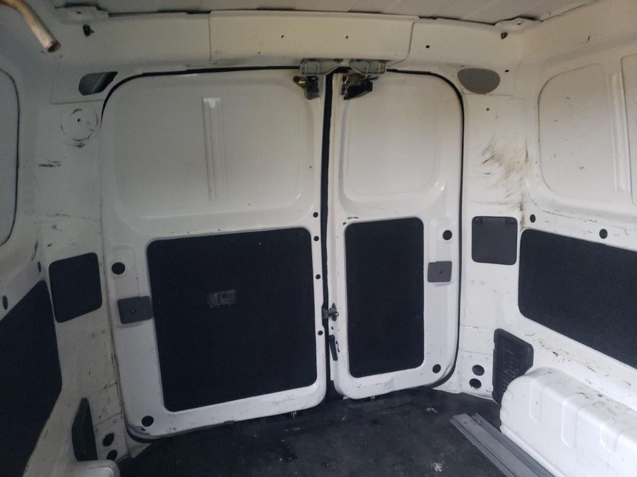 2016 Nissan NV - Image 10