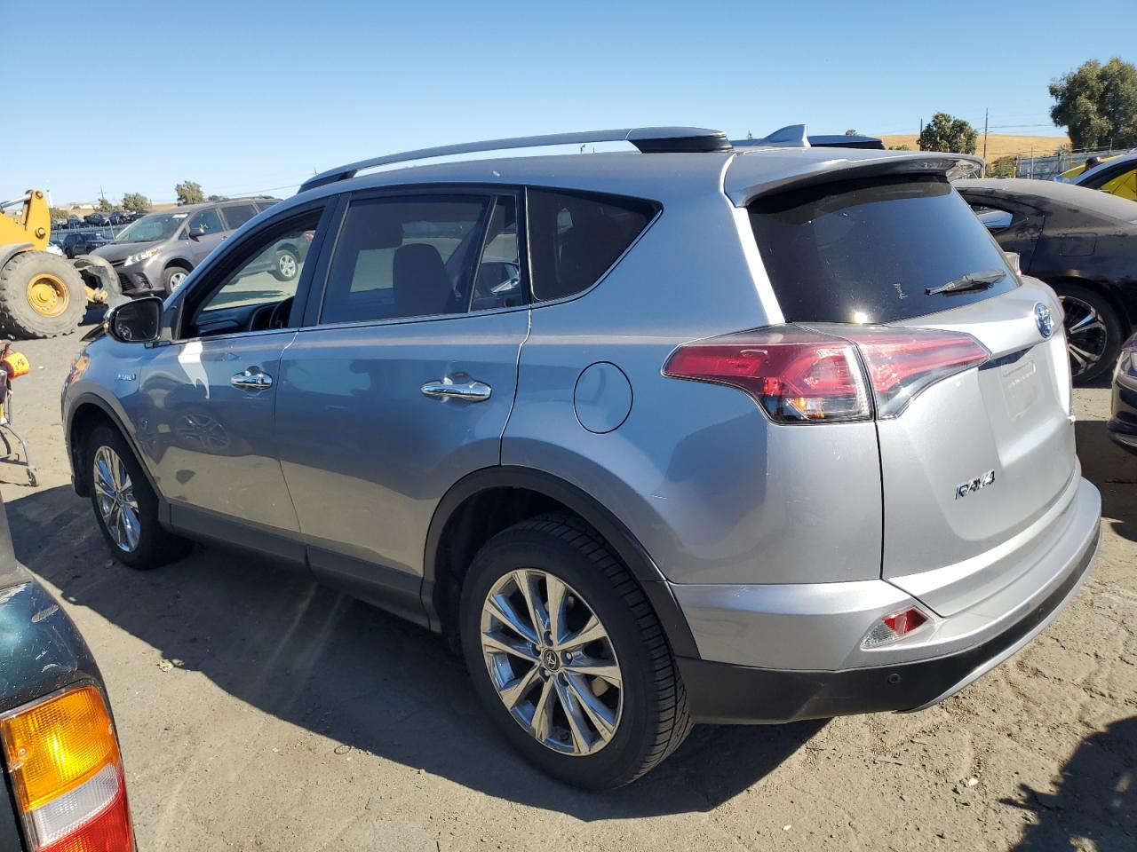 JTMDJREV2HD137890 2017 TOYOTA RAV 4 - Image 2