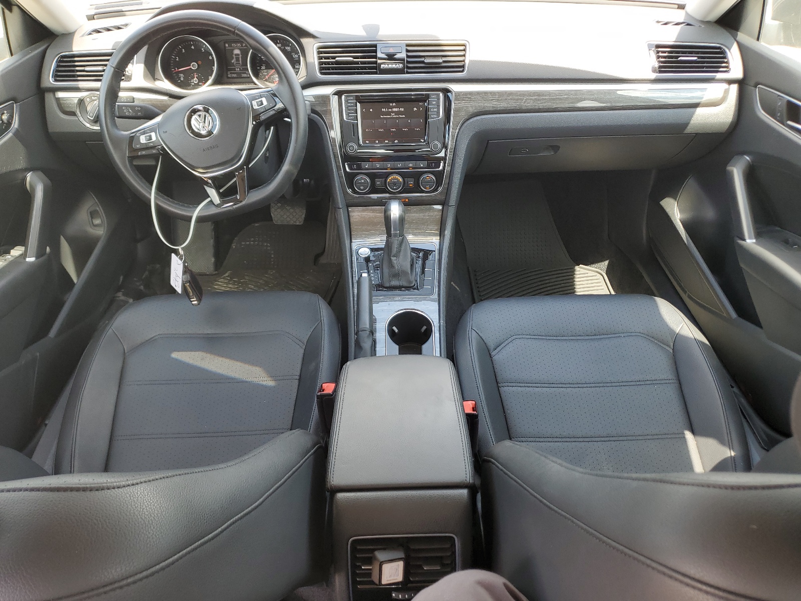 1VWBA7A39JC037262 2018 Volkswagen Passat Se