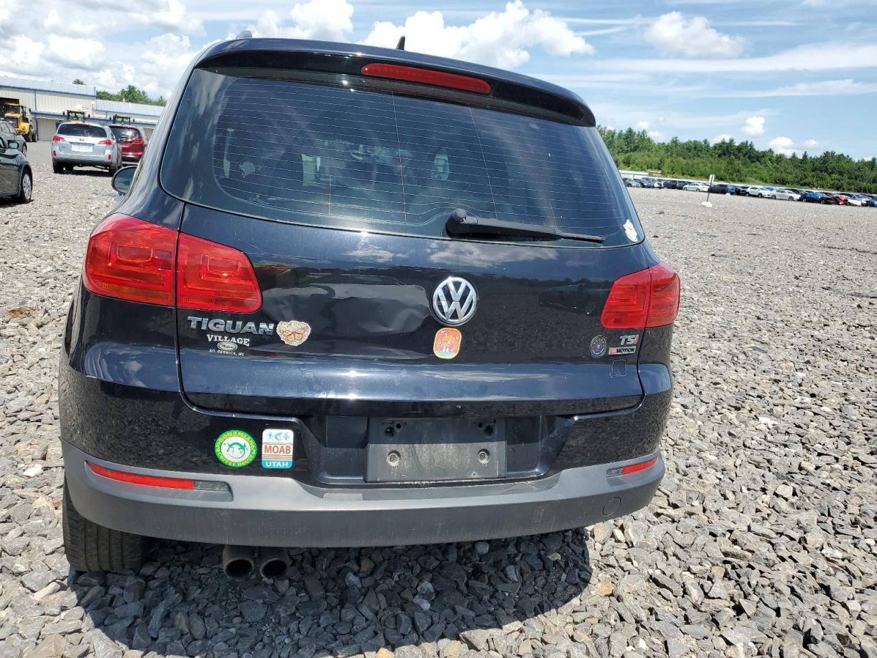 WVGBV7AXXHK037213 2017 Volkswagen Tiguan S