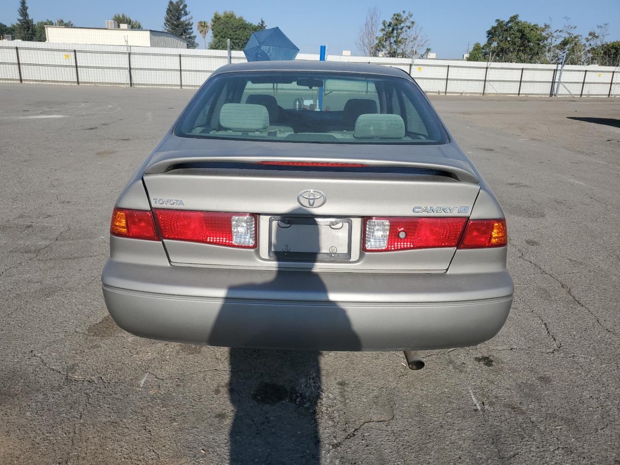 2000 Toyota Camry Le VIN: JT2BG28K8Y0408112 Lot: 66302734