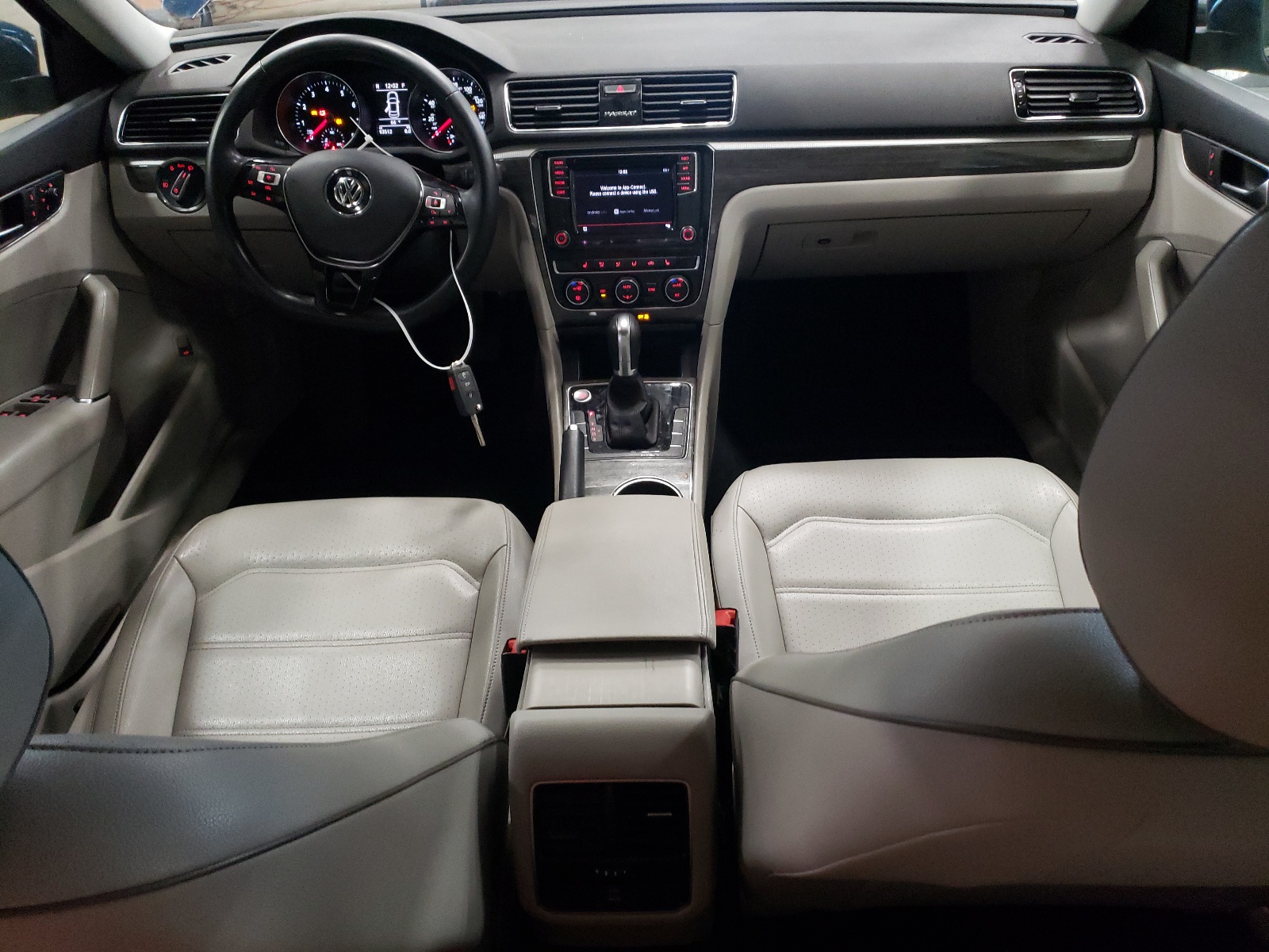 1VWBA7A32JC005978 2018 Volkswagen Passat Se