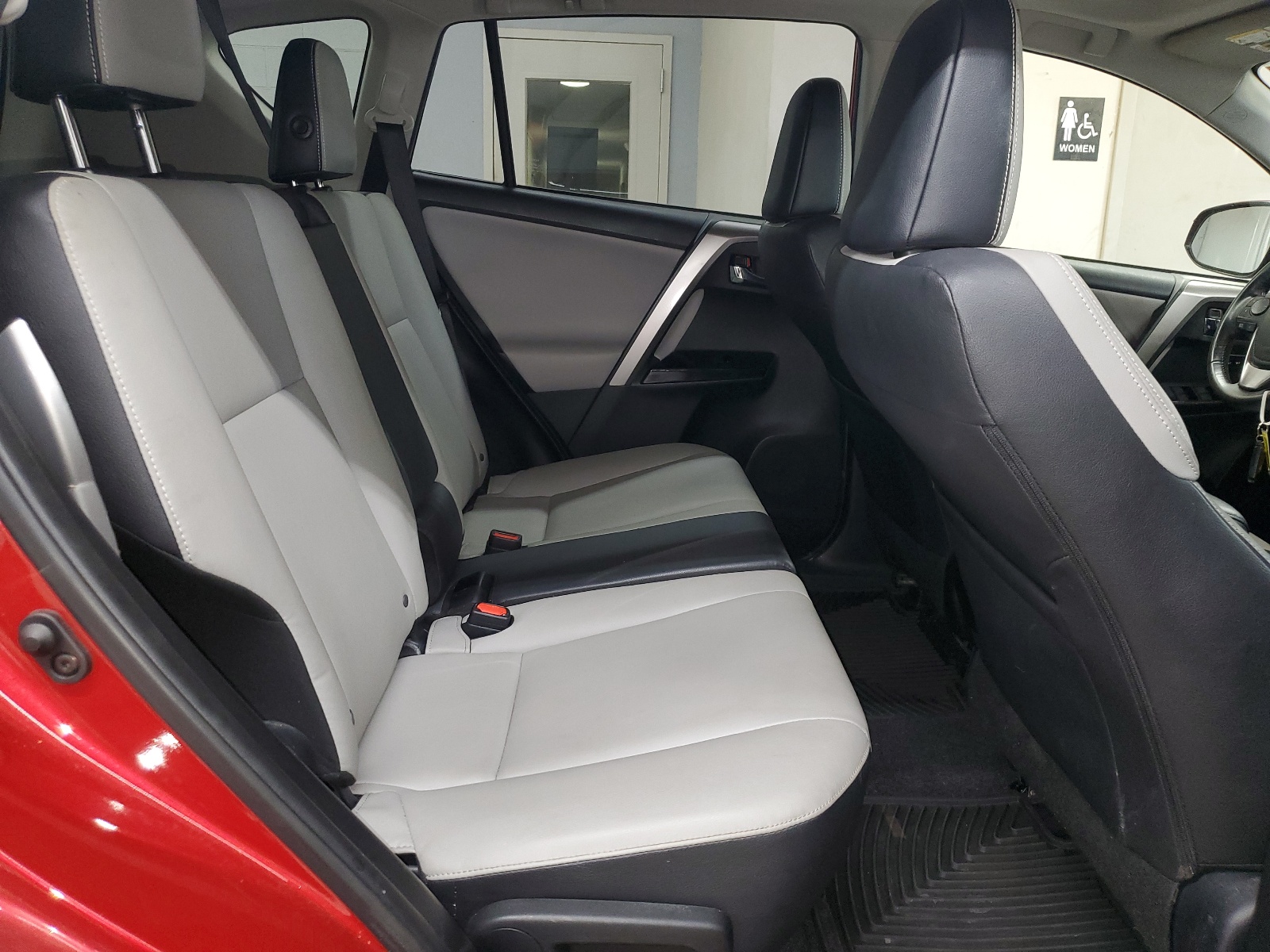 JTMYFREV2HJ117482 2017 Toyota Rav4 Limited