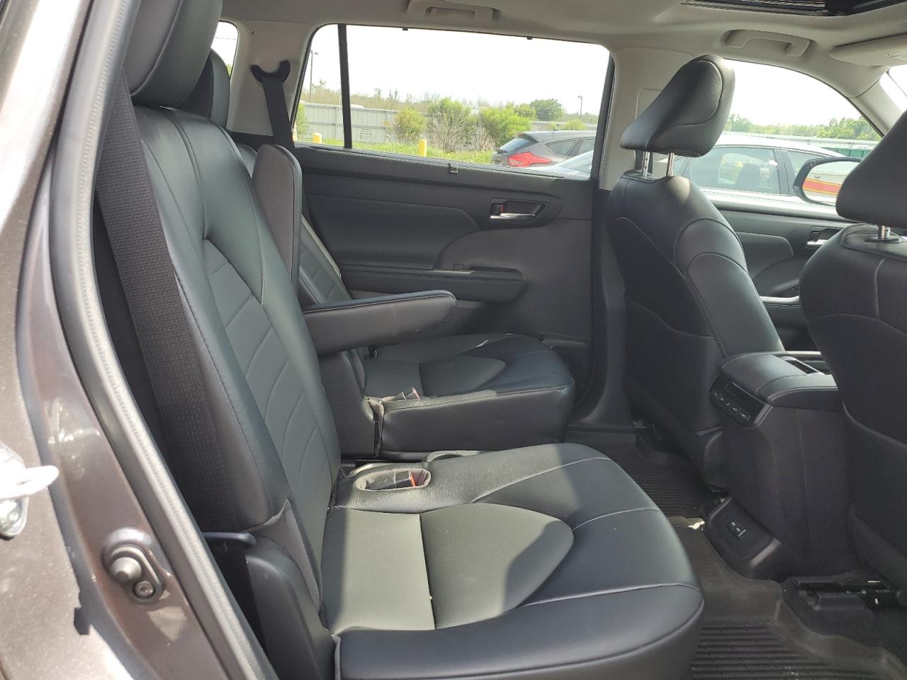 2022 Toyota Highlander Hybrid Xle VIN: 5TDGBRCH8NS555779 Lot: 64790154