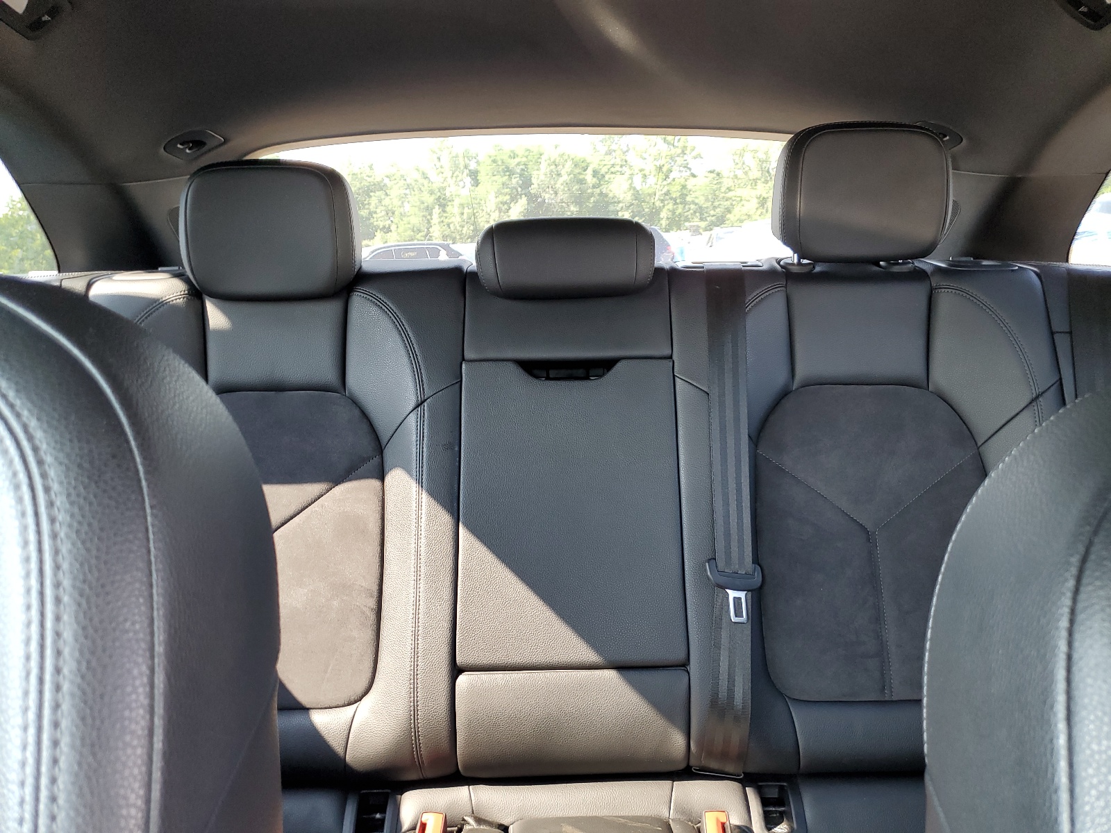 WP1AA2A55KLB04006 2019 Porsche Macan