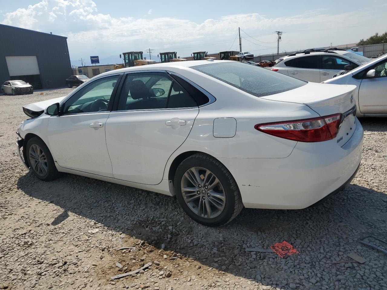 4T1BF1FK2GU525808 2016 TOYOTA CAMRY - Image 2