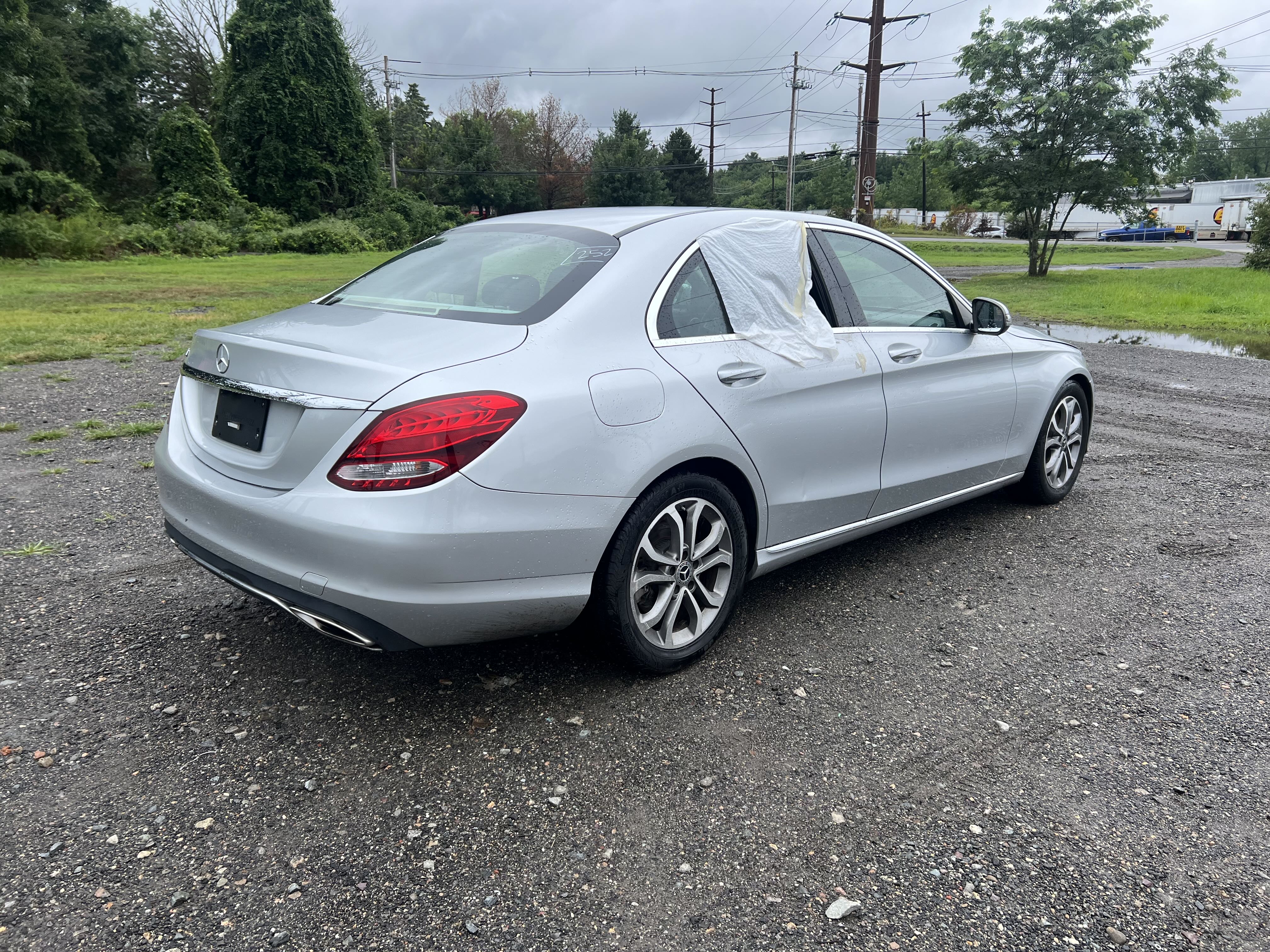 2017 Mercedes-Benz C 300 vin: 55SWF4JB3HU219174