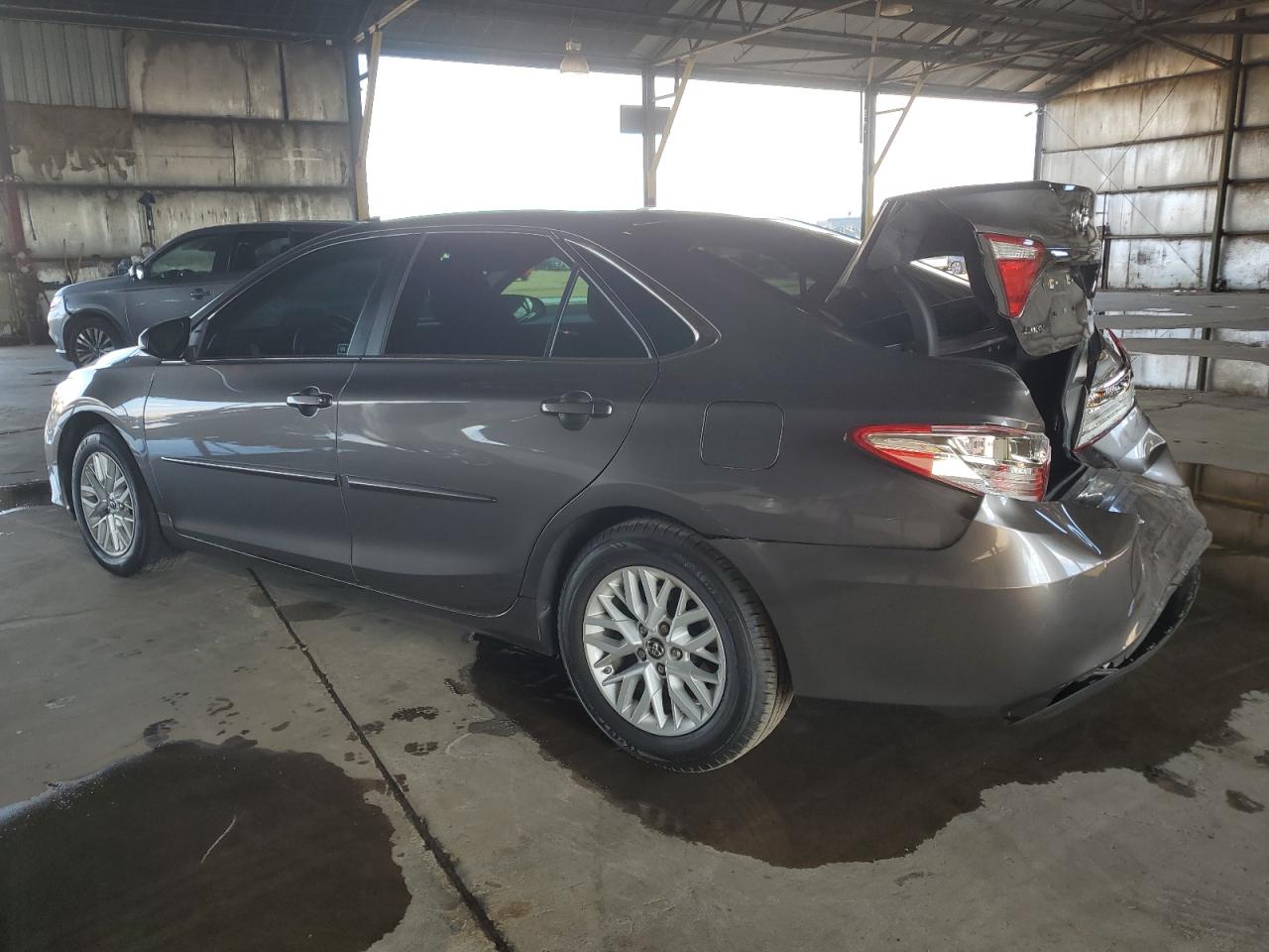 4T1BF1FK9GU131870 2016 TOYOTA CAMRY - Image 2