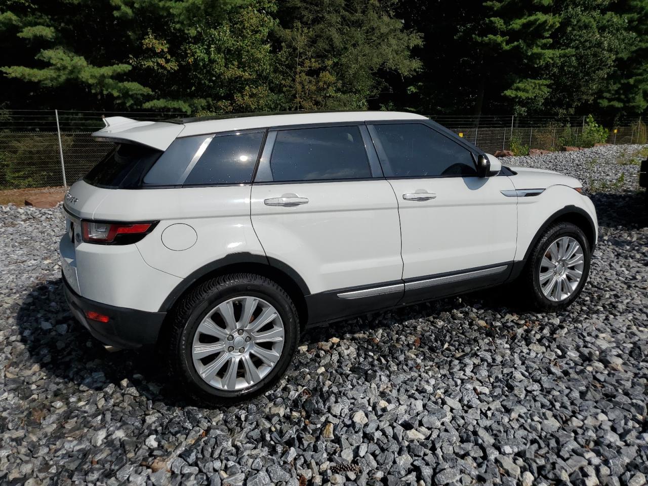 2017 Land Rover Range Rover - Image 3