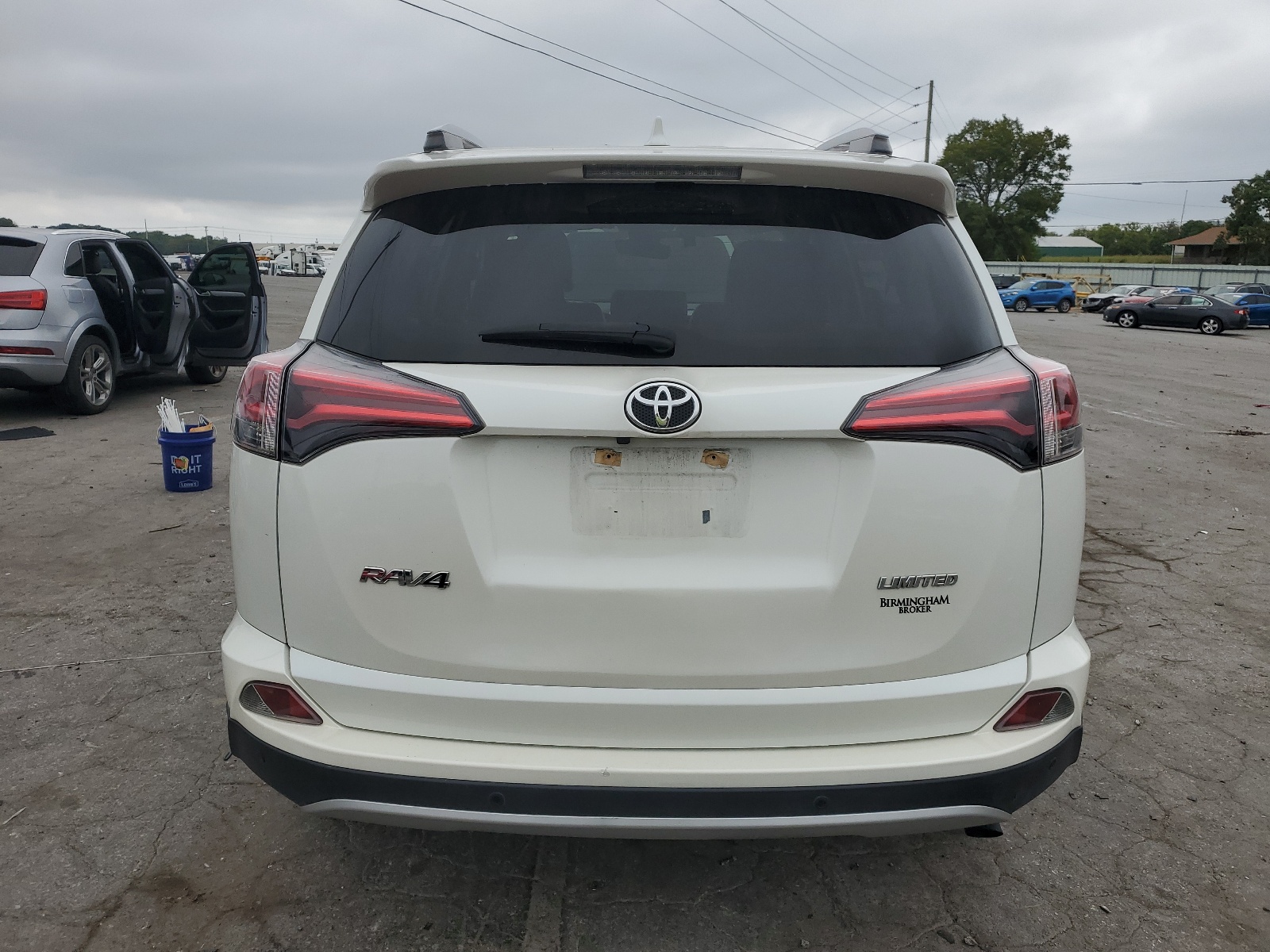 JTMYFREV3HJ134467 2017 Toyota Rav4 Limited