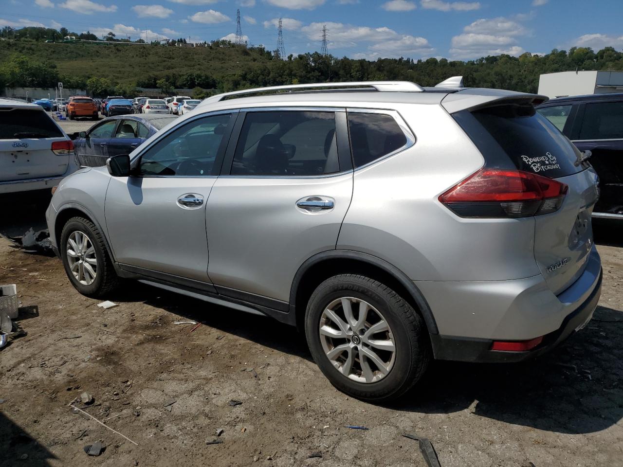 JN8AT2MT2JW455320 2018 NISSAN ROGUE - Image 2