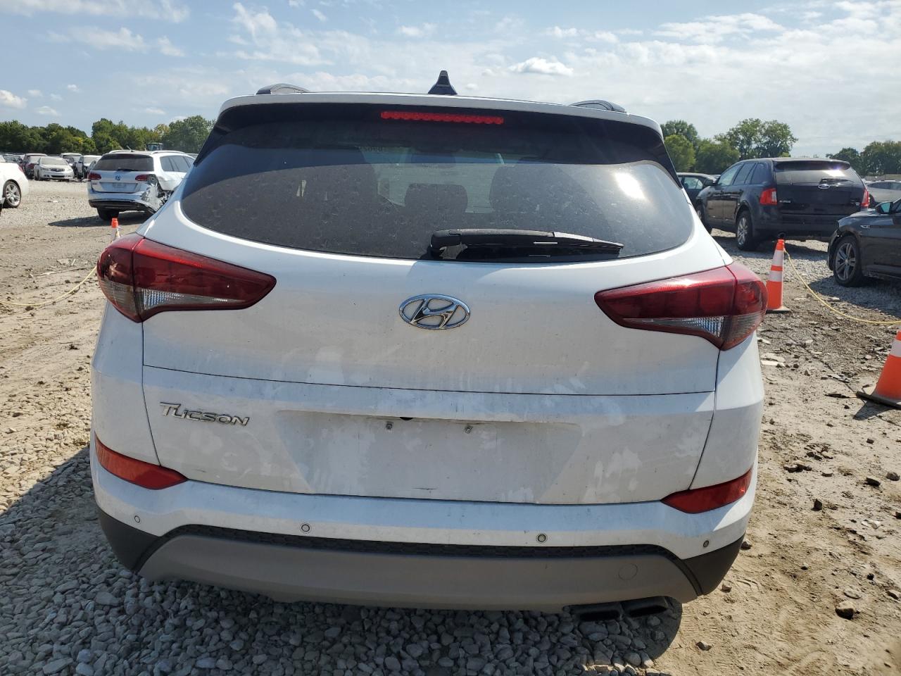 KM8J33A26JU808193 2018 Hyundai Tucson Value