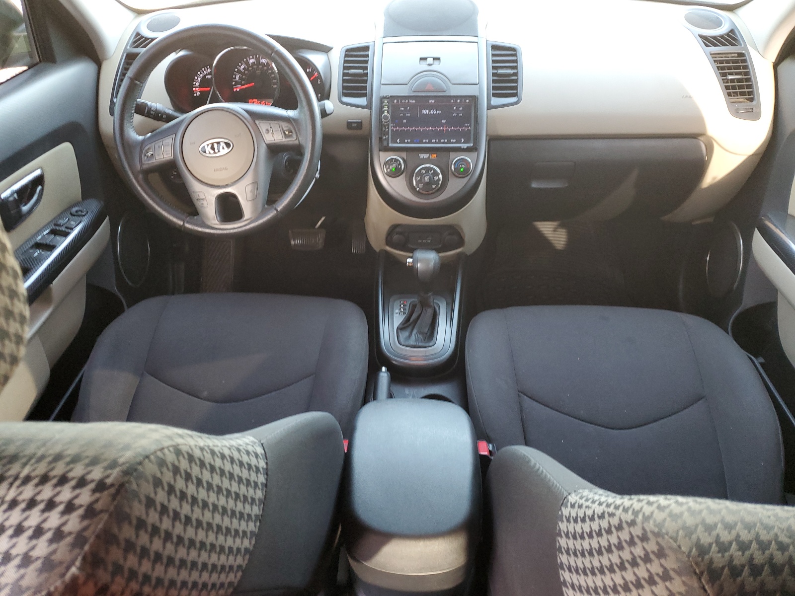 KNDJT2A28B7223808 2011 Kia Soul +