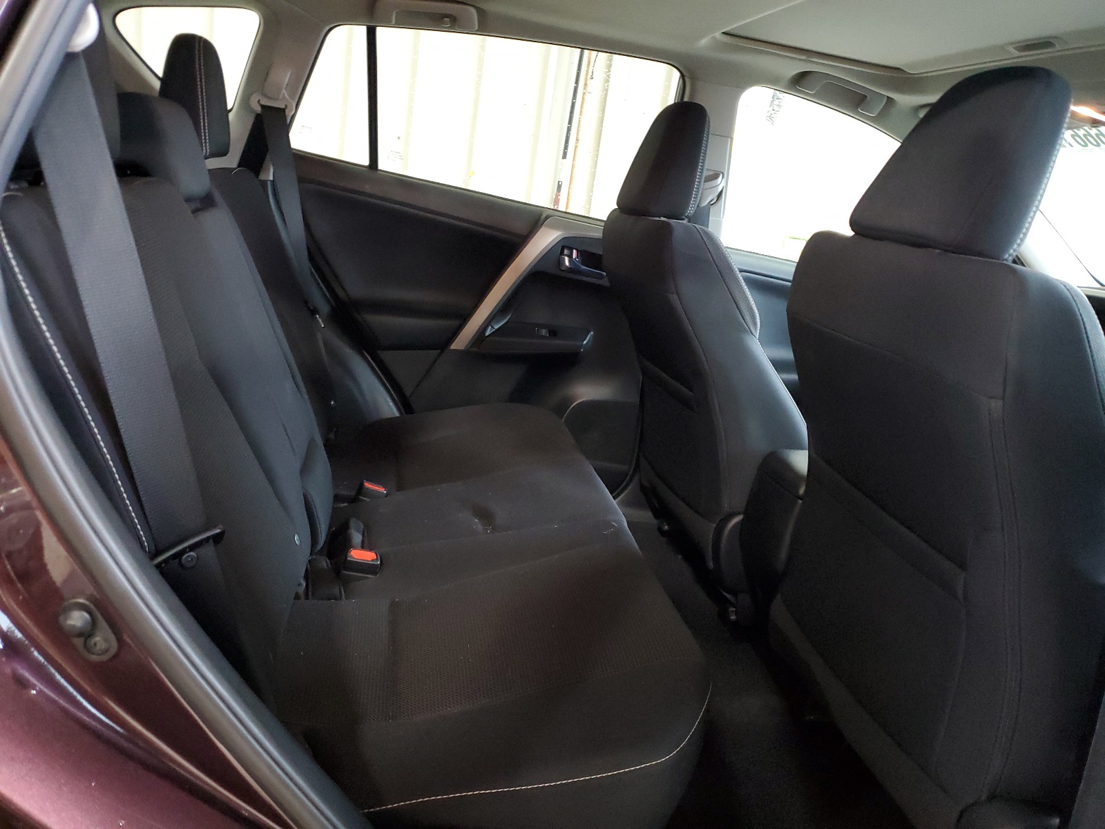 2T3RFREV0HW610406 2017 Toyota Rav4 Xle