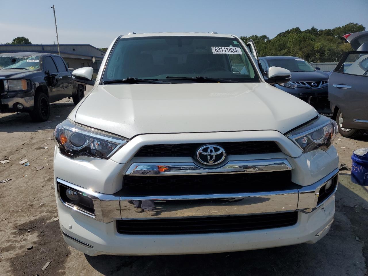 2020 Toyota 4Runner Sr5/Sr5 Premium VIN: JTEBU5JR4J5582529 Lot: 69141634