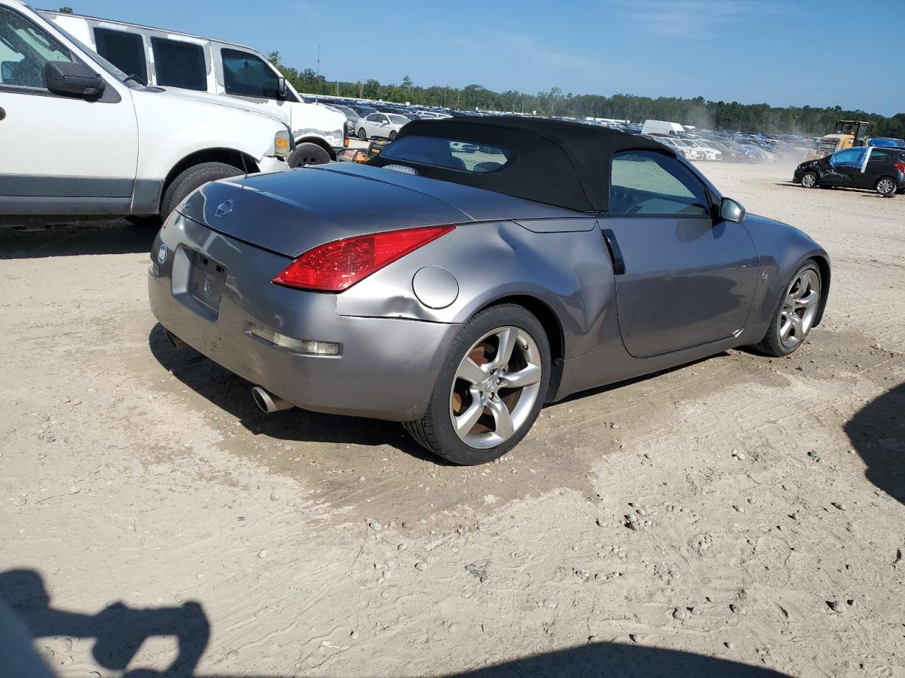 2007 Nissan 350Z - Image 3