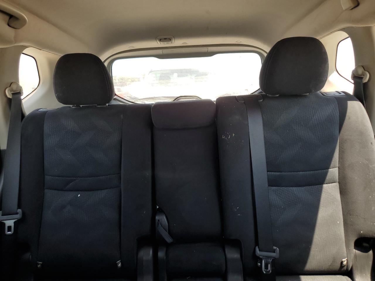 2016 Nissan Rogue S VIN: JN8AT2MT3GW027393 Lot: 67943584