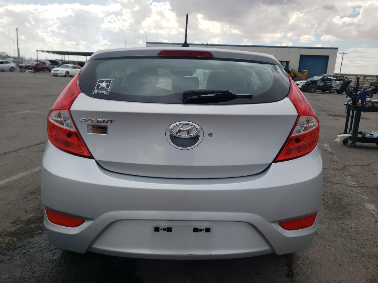 KMHCT5AE0HU337070 2017 Hyundai Accent Se