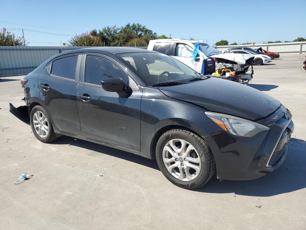 VIN 3MYDLBZV7GY122603 2016 TOYOTA SCION no.4