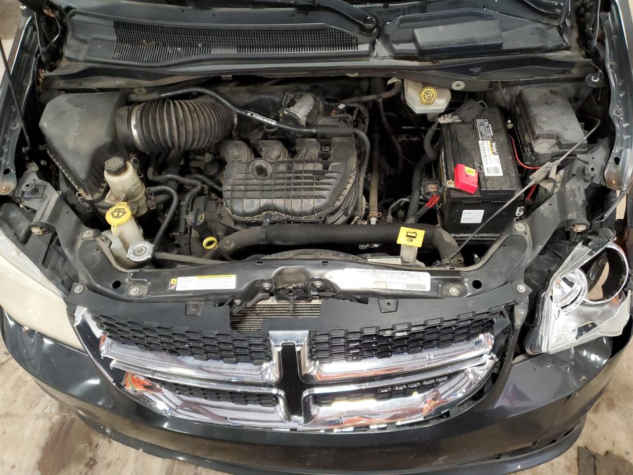 2012 Dodge Caravan - Image 12