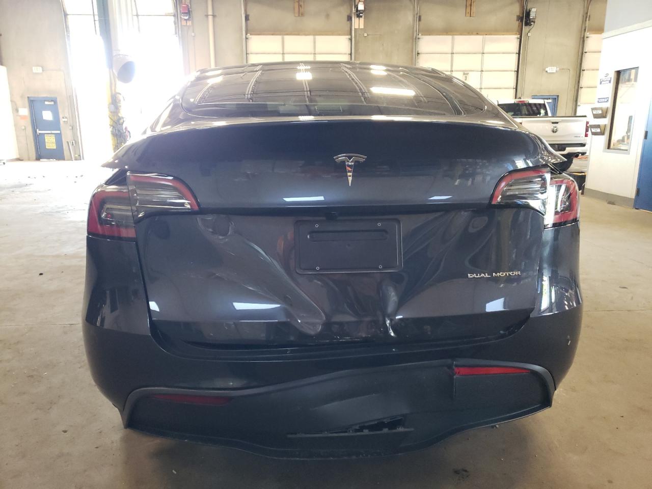 2024 Tesla Model Y VIN: 7SAYGDEE9RA228670 Lot: 65778544