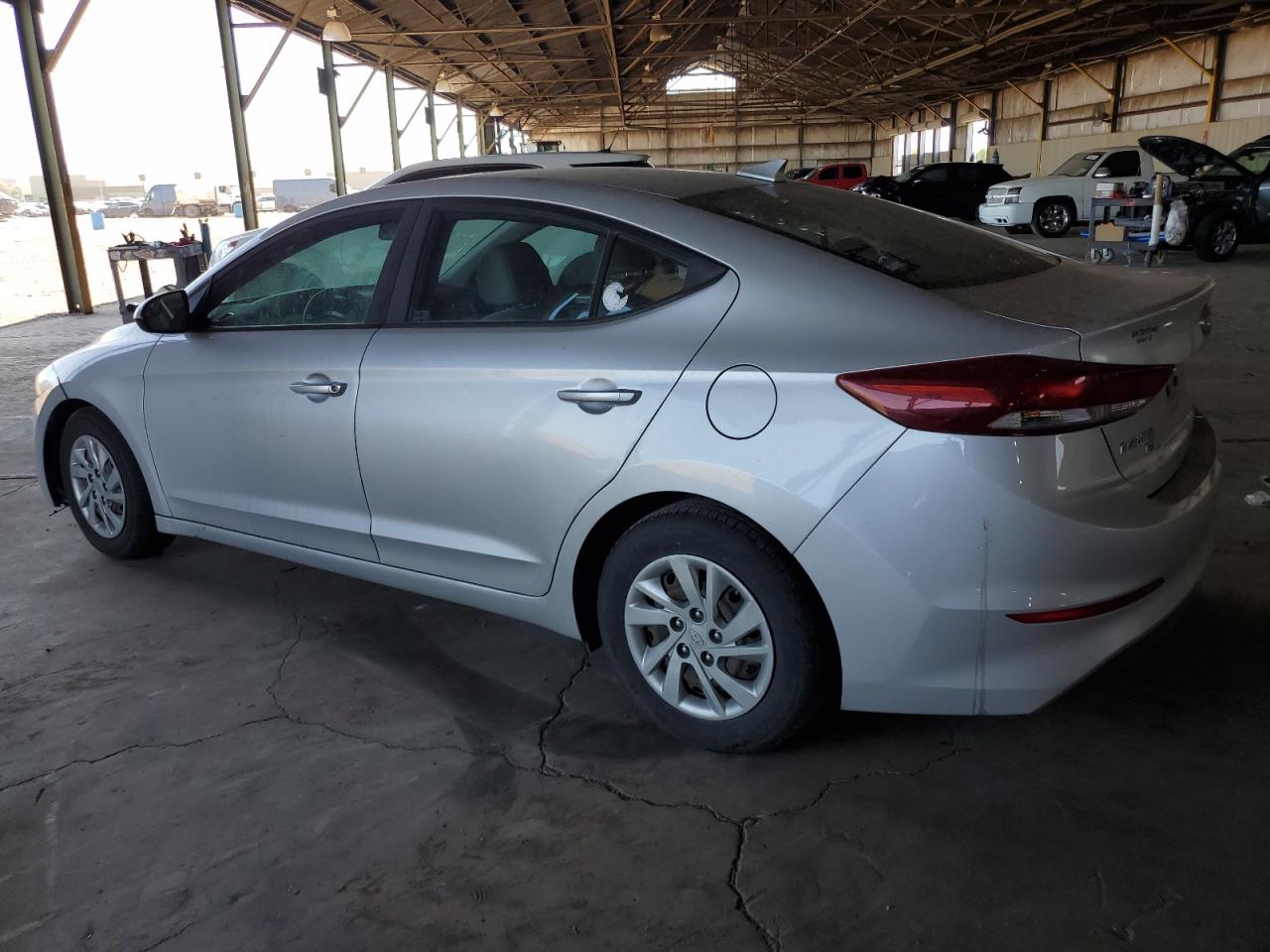 KMHD74LF2HU094242 2017 HYUNDAI ELANTRA - Image 2