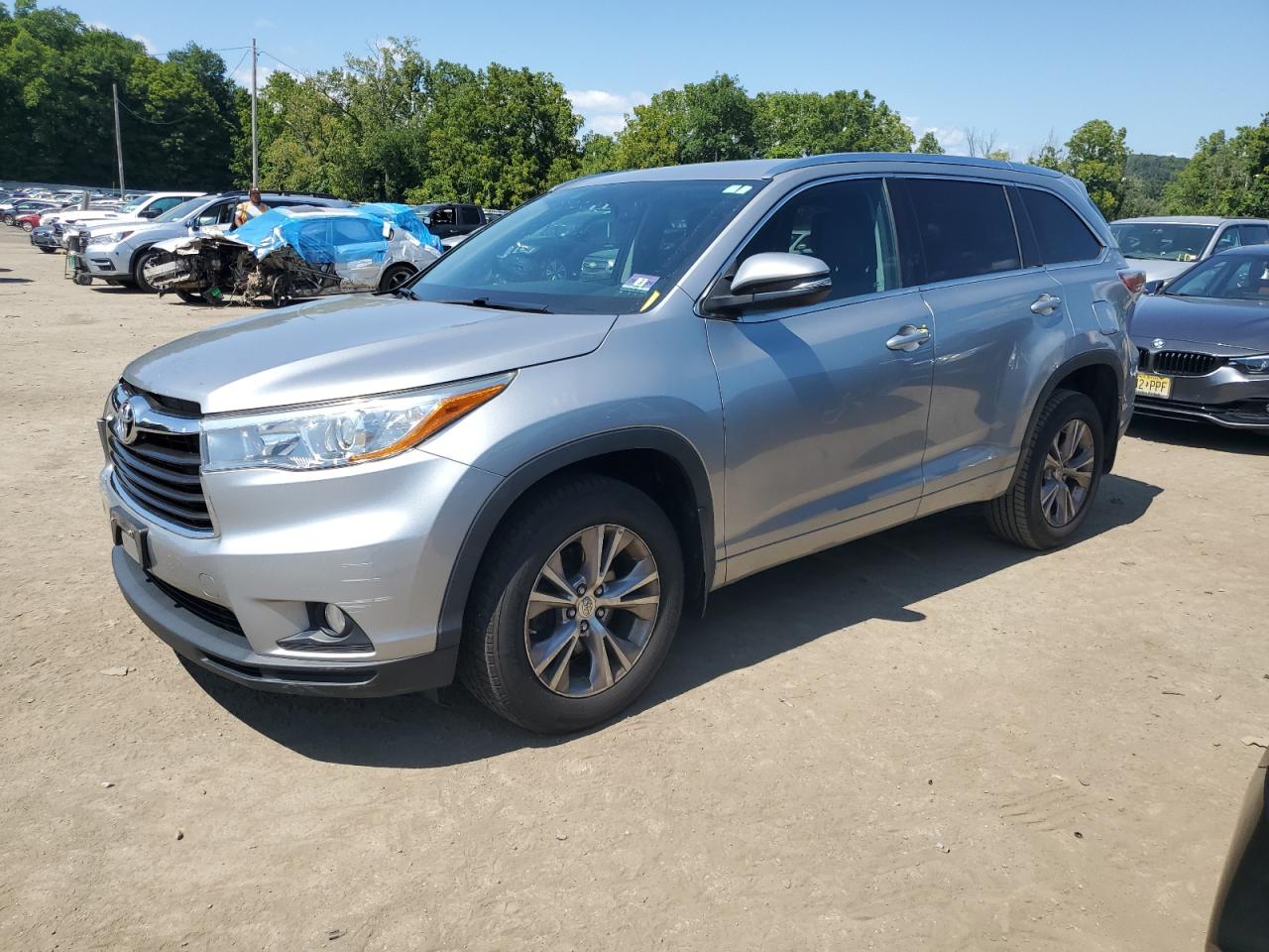 2015 Toyota Highlander - Image 1