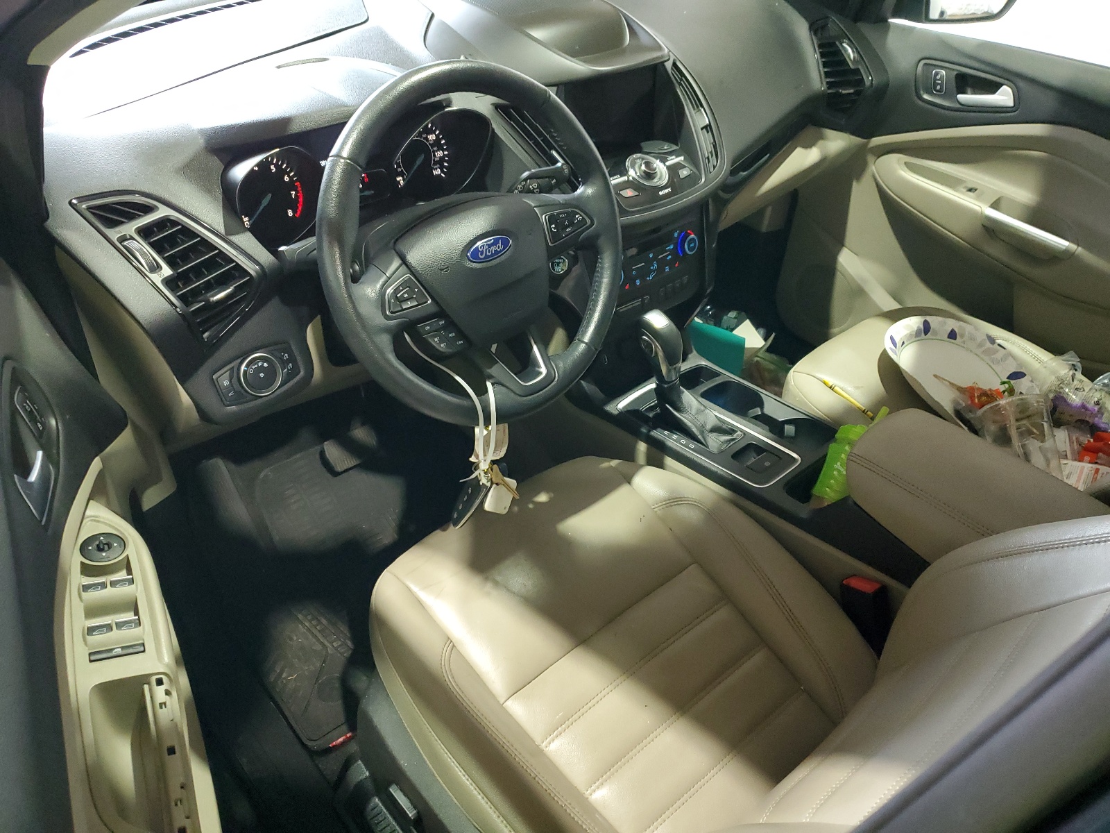 1FMCU9J99KUB32944 2019 Ford Escape Titanium