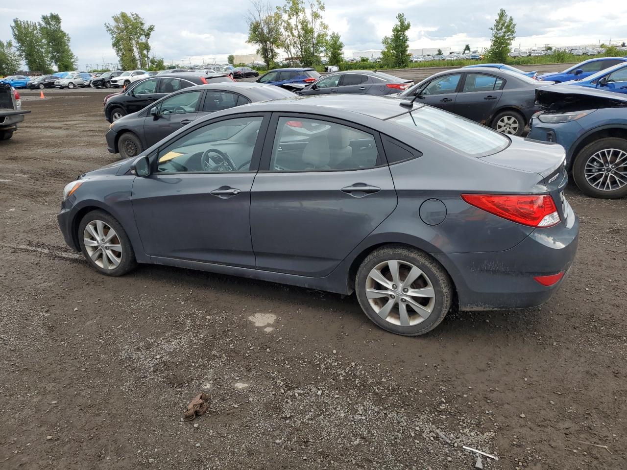 2013 Hyundai Accent - Image 2