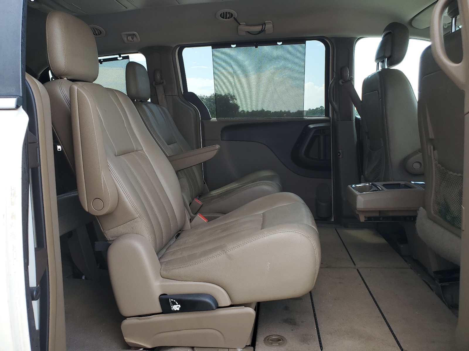 2A4RR8DG3BR676142 2011 Chrysler Town & Country Touring L