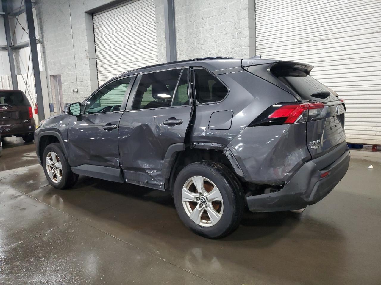 2T3MWRFV2KW005240 2019 TOYOTA RAV 4 - Image 2