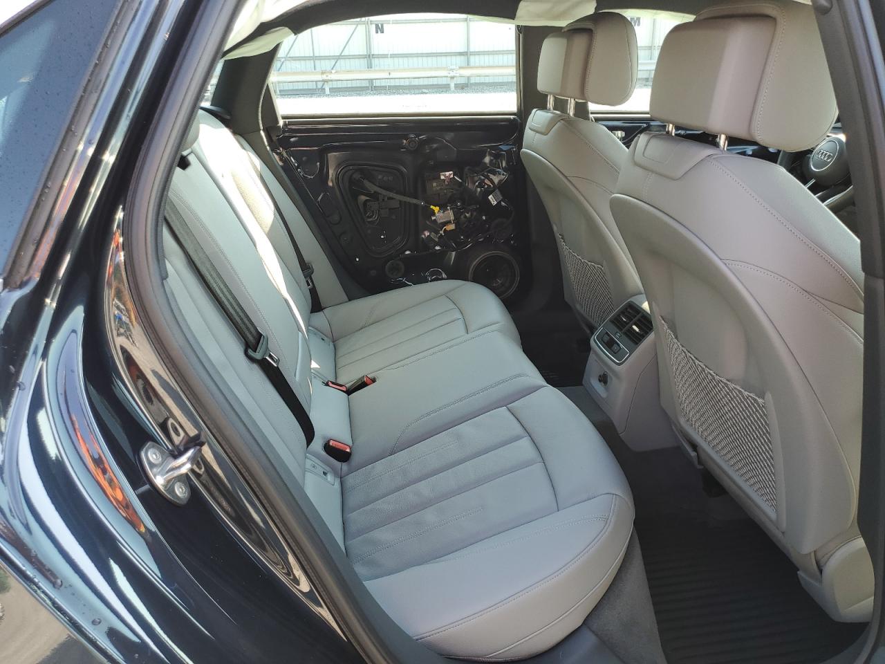 2018 Audi A4 Prestige VIN: WAUFNAF41JN009531 Lot: 65572914