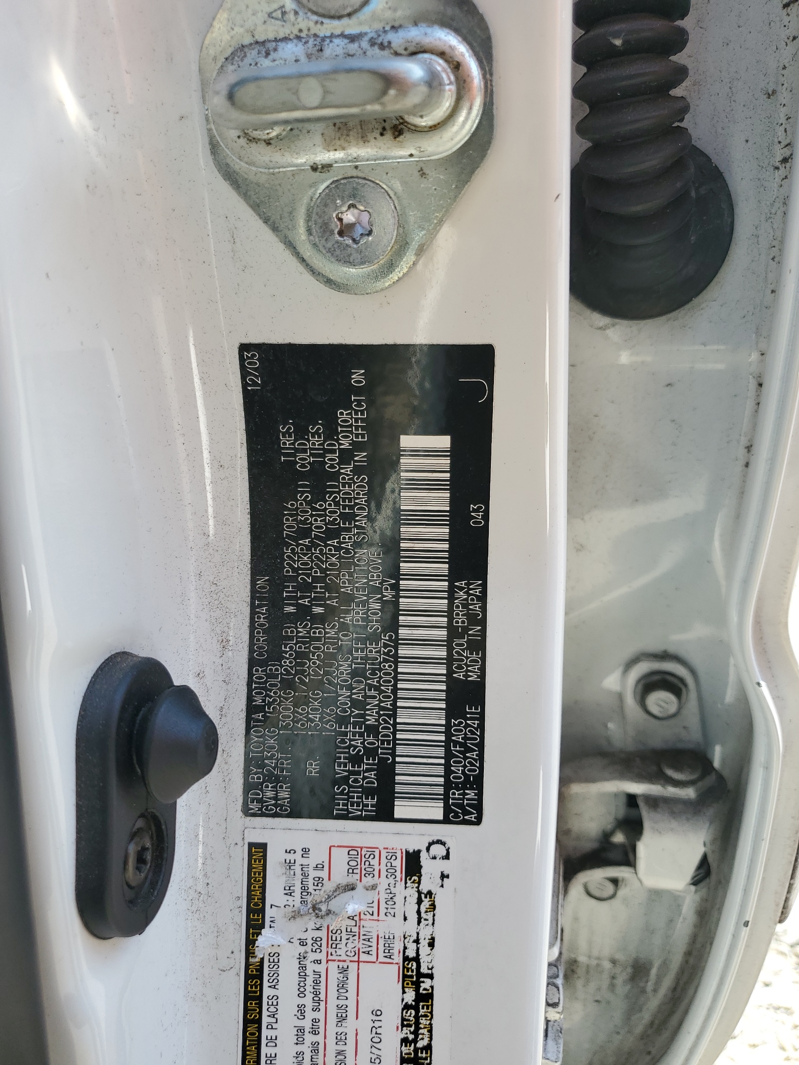 JTEDD21A040087375 2004 Toyota Highlander