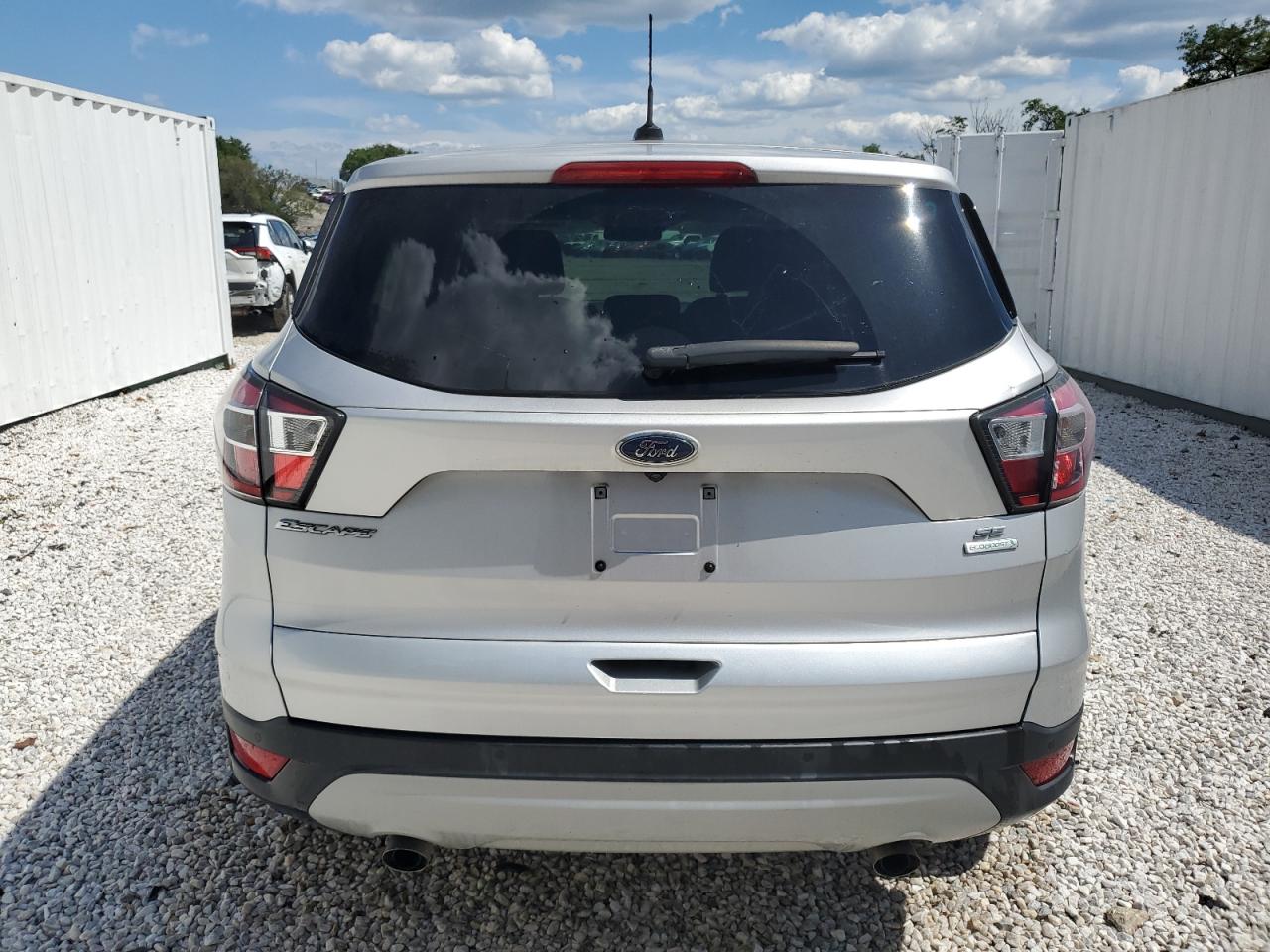 1FMCU0GD9HUB05825 2017 Ford Escape Se