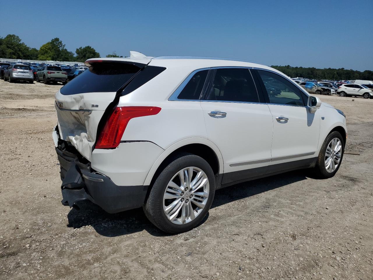 VIN 1GYKNERS9KZ102076 2019 CADILLAC XT5 no.3